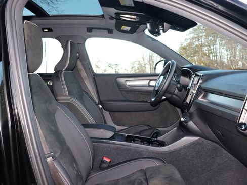 Used 2022 Volvo XC40 P8 Recharge Plus AWD/4WD image 34