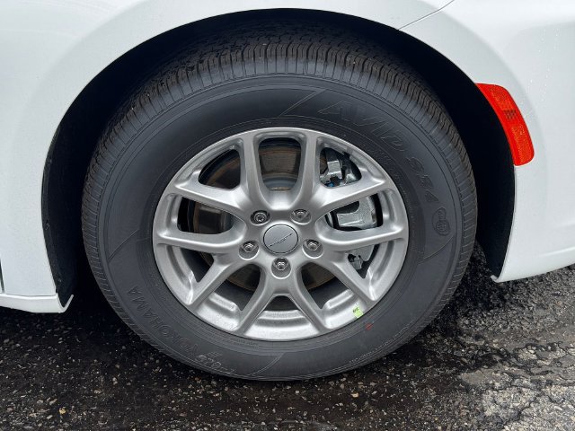 New 2027 Chrysler Pacifica Select FWD image 9