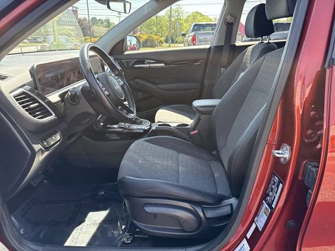 Used 2024 Kia Seltos S AWD/4WD image 16