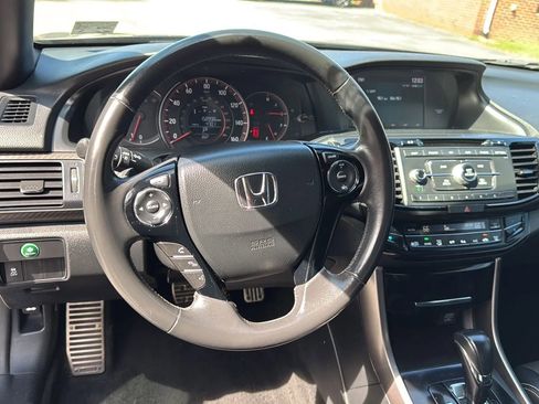 Used 2017 Honda Accord Sport image 9