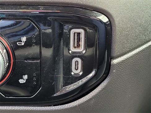 Used 2024 GMC Sierra 1500 SLT image 14