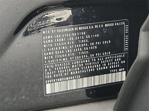 New 2025 Volkswagen Tiguan SE image 19