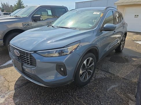 Used 2025 Ford Escape Platinum image 2