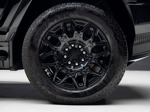 Used 2024 GMC Hummer EV 2X image 18