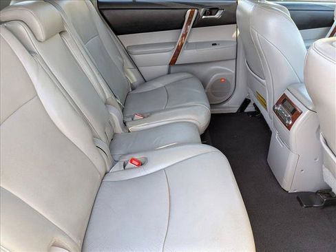 Used 2011 Toyota Highlander Limited w/ Tow Pkg AWD/4WD image 22