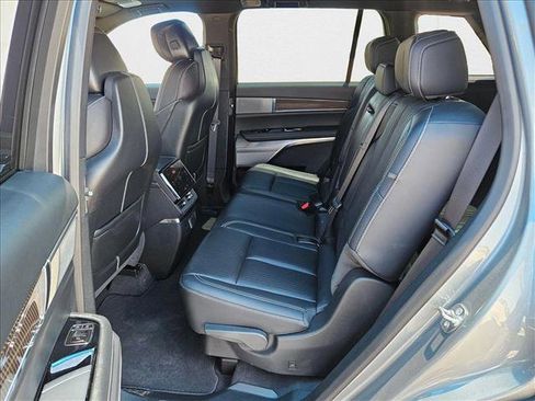 New 2026 Cadillac Vistiq Luxury image 17