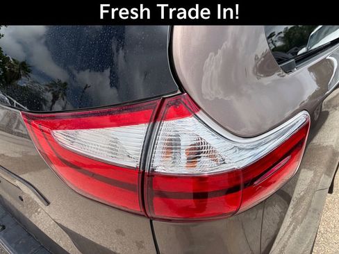 Used 2019 Toyota Sienna XLE Premium FWD image 10