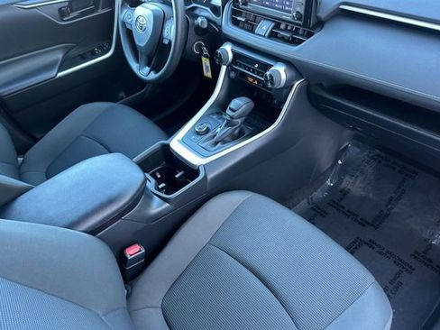 Used 2022 Toyota RAV4 LE image 15