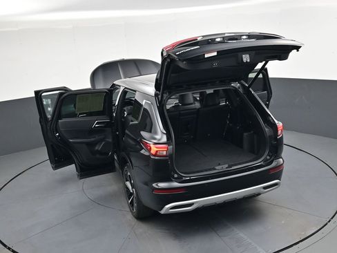 Used 2024 Mitsubishi Outlander SE image 45