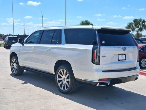 Used 2024 Cadillac Escalade ESV Premium Luxury Platinum w/ Heavy-Duty Trailer Package AWD/4WD image 4