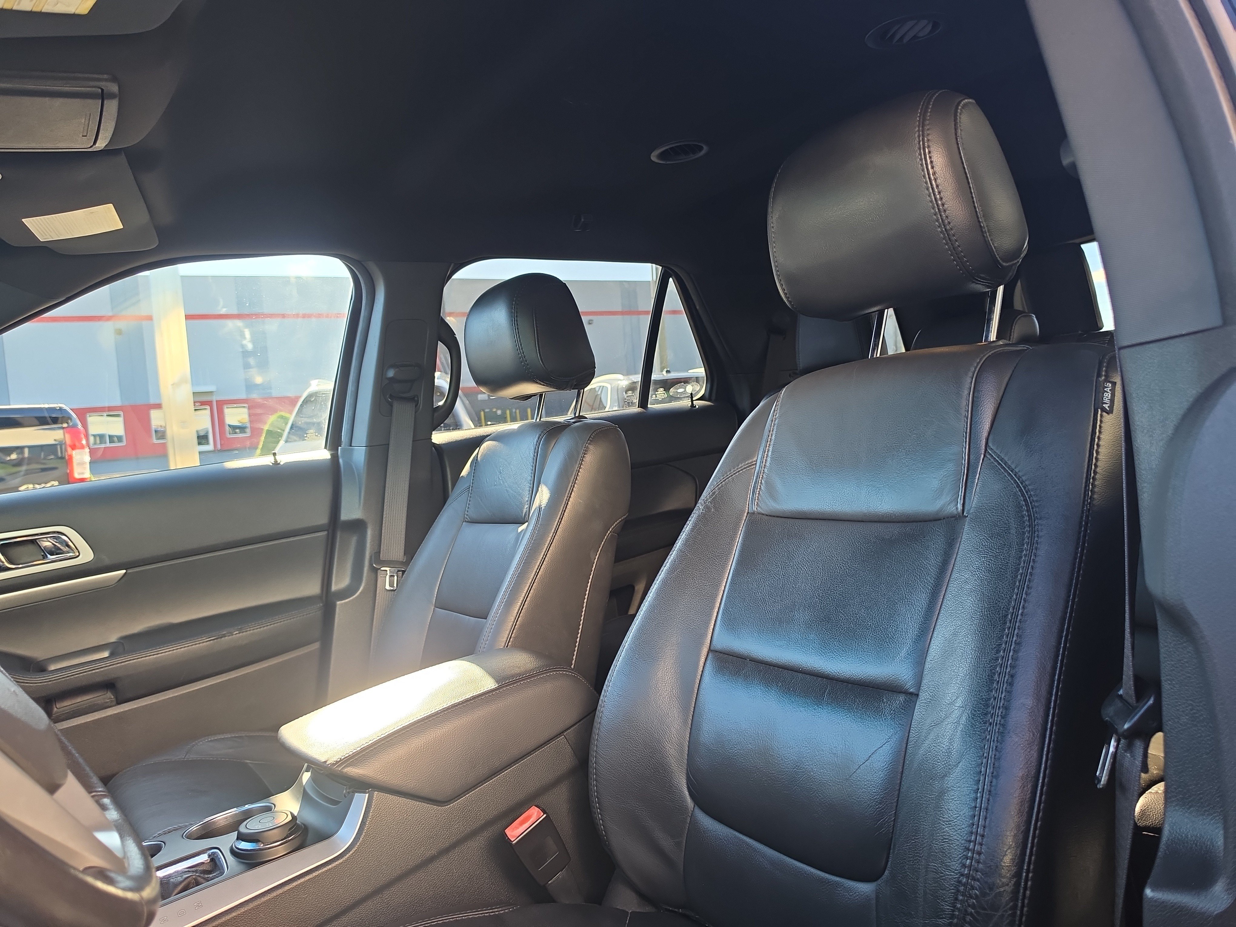 Used 2014 Ford Explorer XLT w/ Equipment Group 202A AWD/4WD image 12