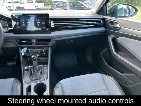 Used 2025 Volkswagen Jetta SE w/ Sunroof Package image 11