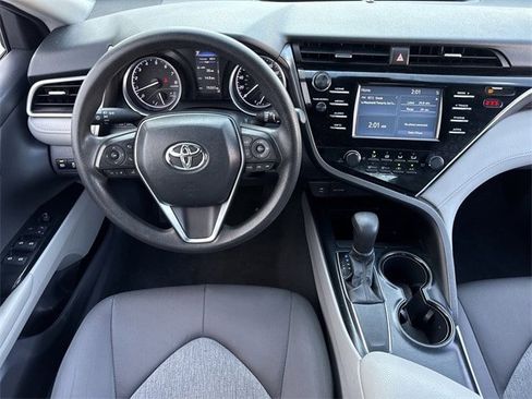 Used 2018 Toyota Camry LE image 11