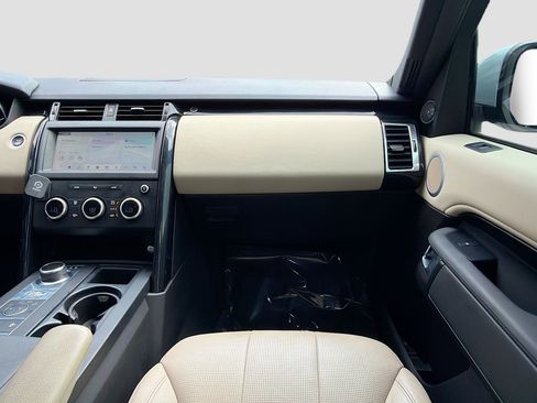 Used 2019 Land Rover Discovery SE image 19