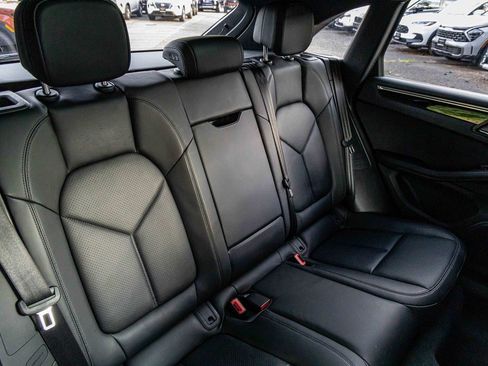 Used 2022 Porsche Macan image 27
