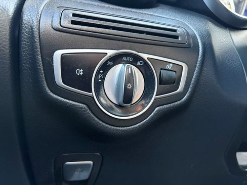 Used 2019 Mercedes-Benz GLC 300 4MATIC w/ Premium Package image 23