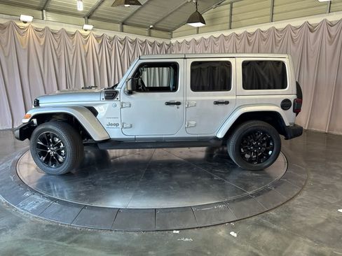 Used 2023 Jeep Wrangler Unlimited Sahara w/ Cold Weather Group AWD/4WD image 8