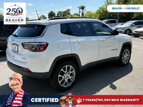 Used 2022 Jeep Compass Latitude w/ Sun and Sound Group AWD/4WD image 7