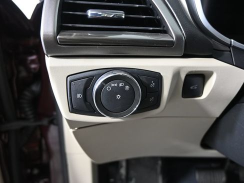Used 2017 Ford Fusion SE w/ Fusion SE Technology Package FWD image 24