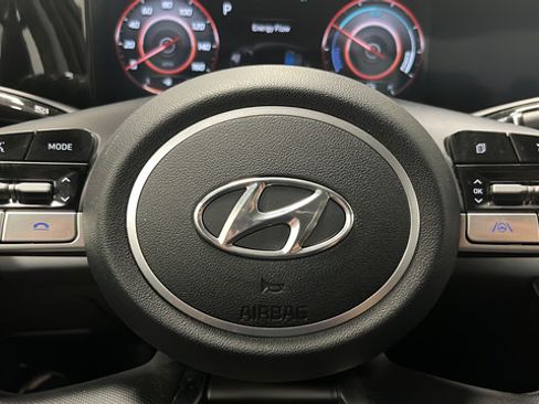 Used 2023 Hyundai Elantra Limited FWD image 16