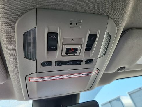 Used 2022 Toyota Highlander XLE AWD/4WD image 17