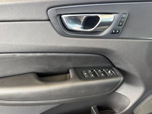 Certified 2025 Volvo XC60 B5 Core image 10