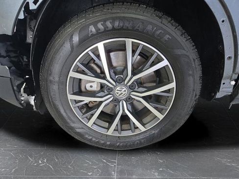 Used 2020 Volkswagen Tiguan SE w/ Panoramic Sunroof Package image 39