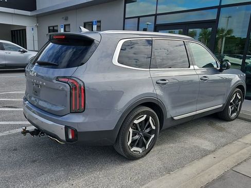 Certified 2023 Kia Telluride EX w/ EX Captain's Chair Package image 3
