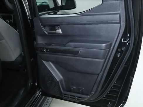 Used 2025 Toyota Tacoma TRD Sport AWD/4WD image 31