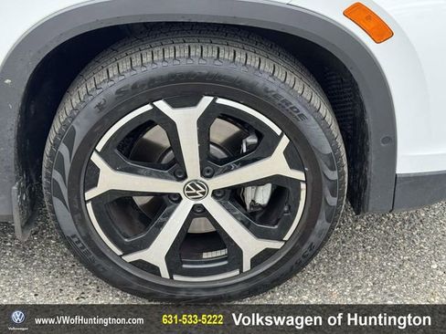 Certified 2025 Volkswagen Tiguan SE image 7