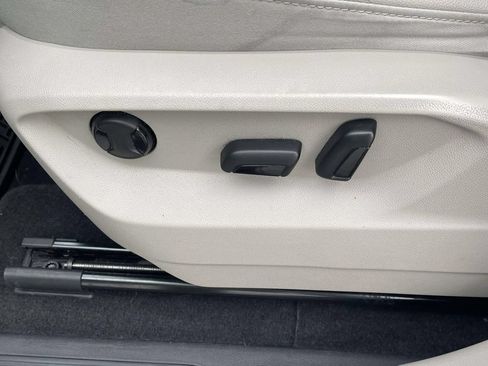 Used 2019 Volkswagen Atlas SE FWD image 17
