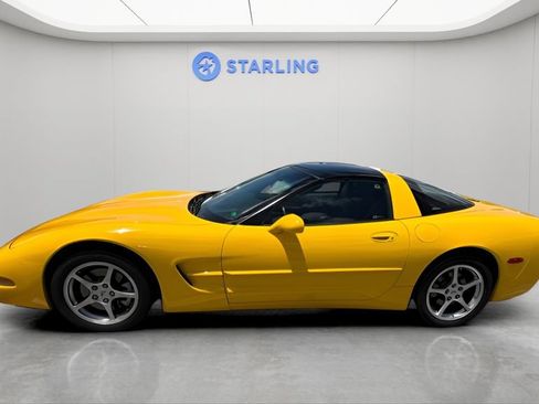 Used 2001 Chevrolet Corvette Coupe w/ Preferred Equipment Group2 RWD image 2
