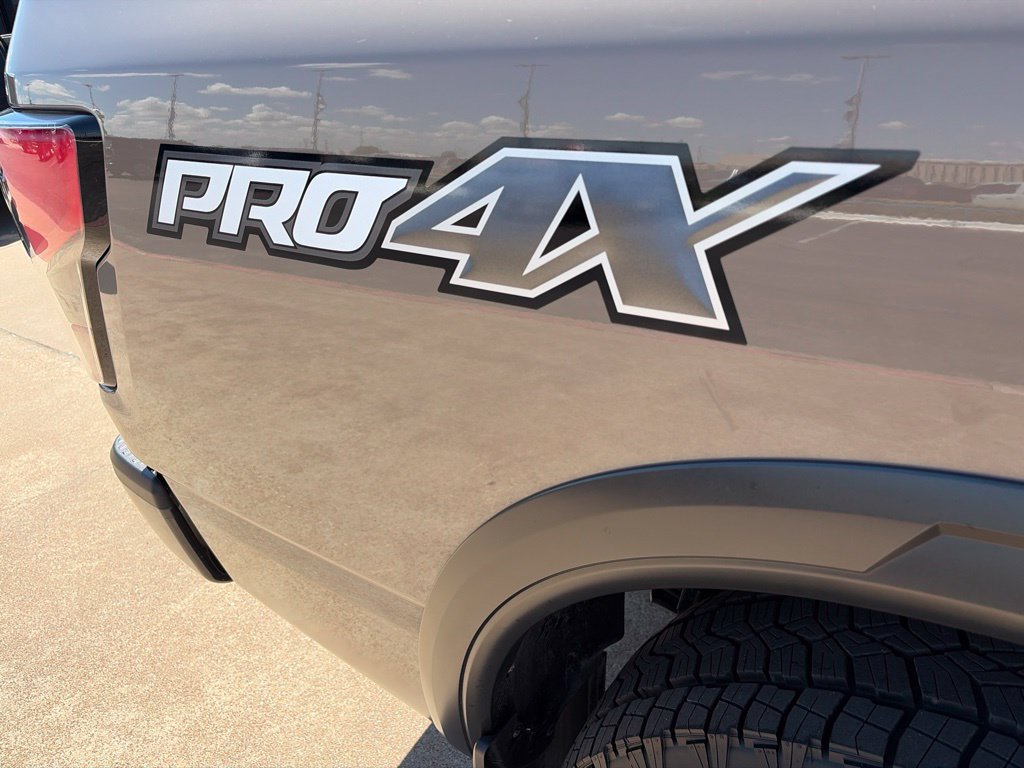 Used 2023 Nissan Titan PRO-4X w/ Pro-4x Convenience Package AWD/4WD image 15