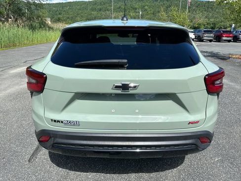 Used 2024 Chevrolet Trax RS FWD image 4