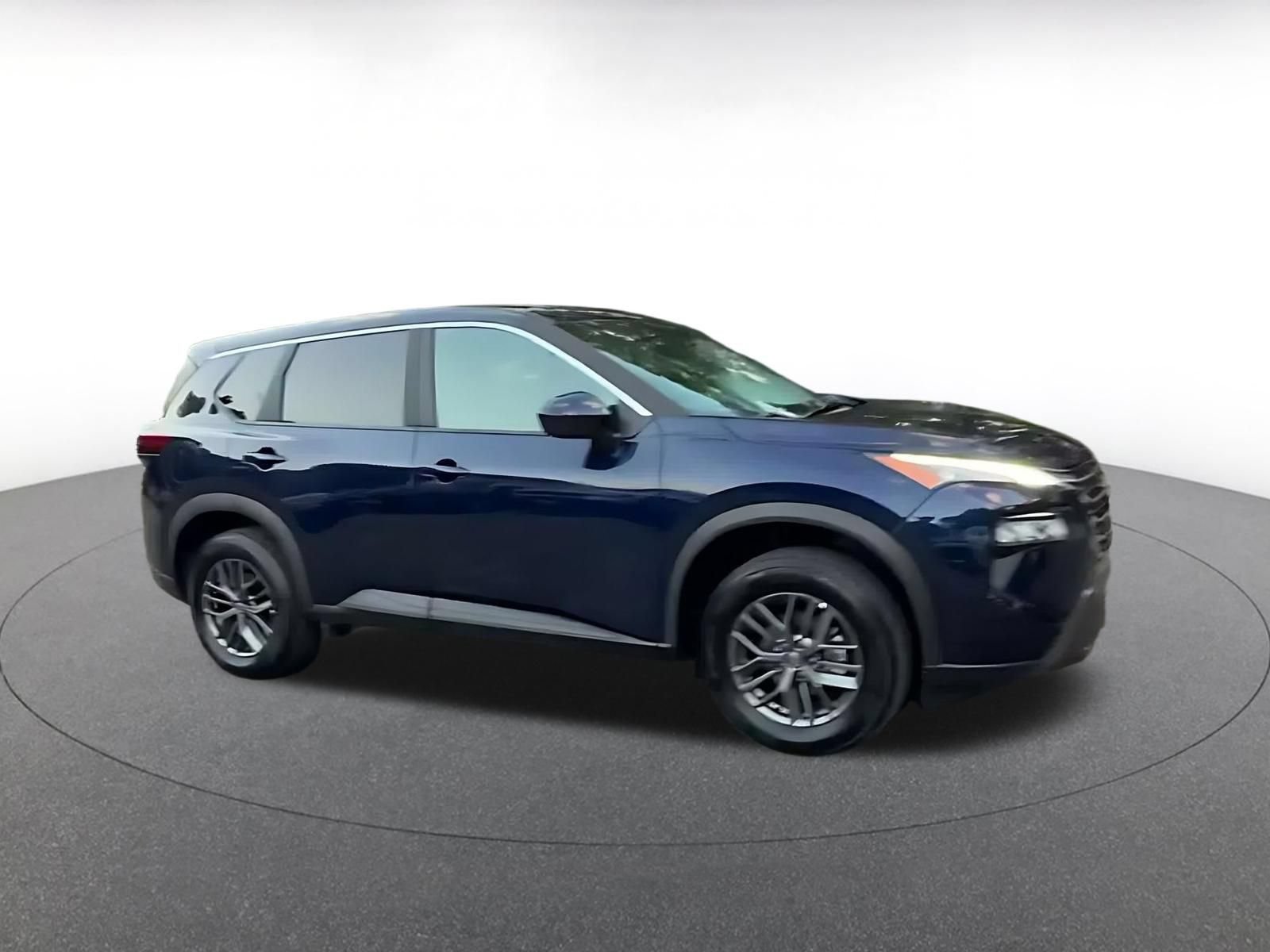 Used 2026 Nissan Rogue SV AWD/4WD image 2