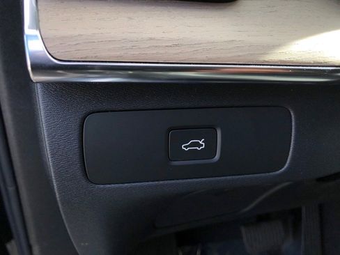 New 2026 Volvo XC90 B6 Plus w/ Protection Package Premier image 13