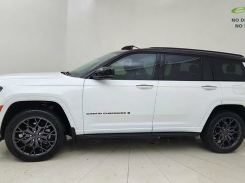 Used 2023 Jeep Grand Cherokee L Summit AWD/4WD image 3