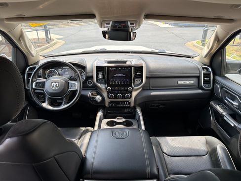 Used 2019 RAM 1500 Laramie AWD/4WD image 17