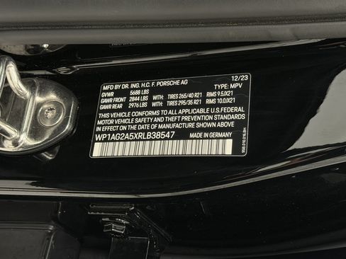 Certified 2024 Porsche Macan S AWD/4WD image 63