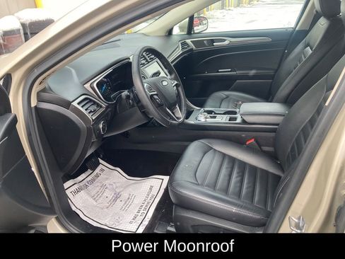 Used 2017 Ford Fusion SE w/ Fusion SE Technology Package image 12