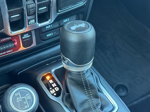 Used 2025 Jeep Wrangler Willys image 17