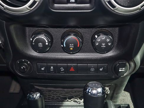 Used 2017 Jeep Wrangler Unlimited Sahara w/ Connectivity Group image 11