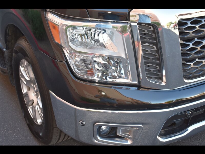 Used 2018 Nissan Titan SV w/ SV Convenience Package RWD image 43