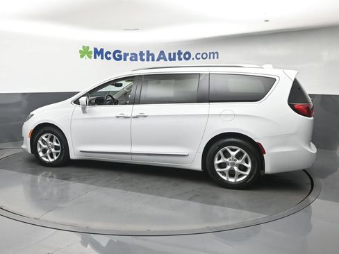 Used 2018 Chrysler Pacifica Touring-L Plus w/ Tire & Wheel Group FWD image 25
