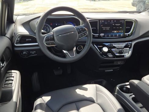 New 2027 Chrysler Pacifica LX FWD image 19