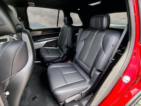 Used 2026 Cadillac Vistiq Sport w/ LPO, Floor Liner Package AWD/4WD image 22