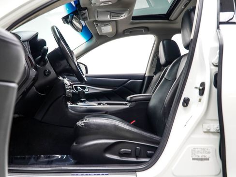 Used 2015 INFINITI Q70 3.7 RWD image 38