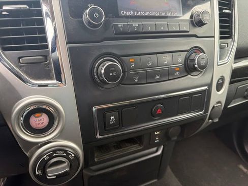 Used 2018 Nissan Titan SV AWD/4WD image 25