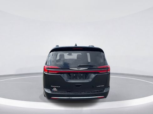 Used 2022 Chrysler Pacifica Limited image 7