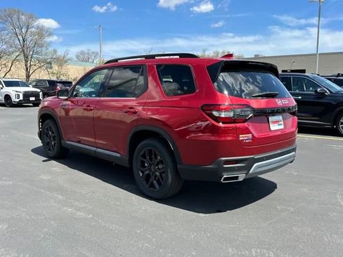 New 2025 Honda Pilot Touring image 3